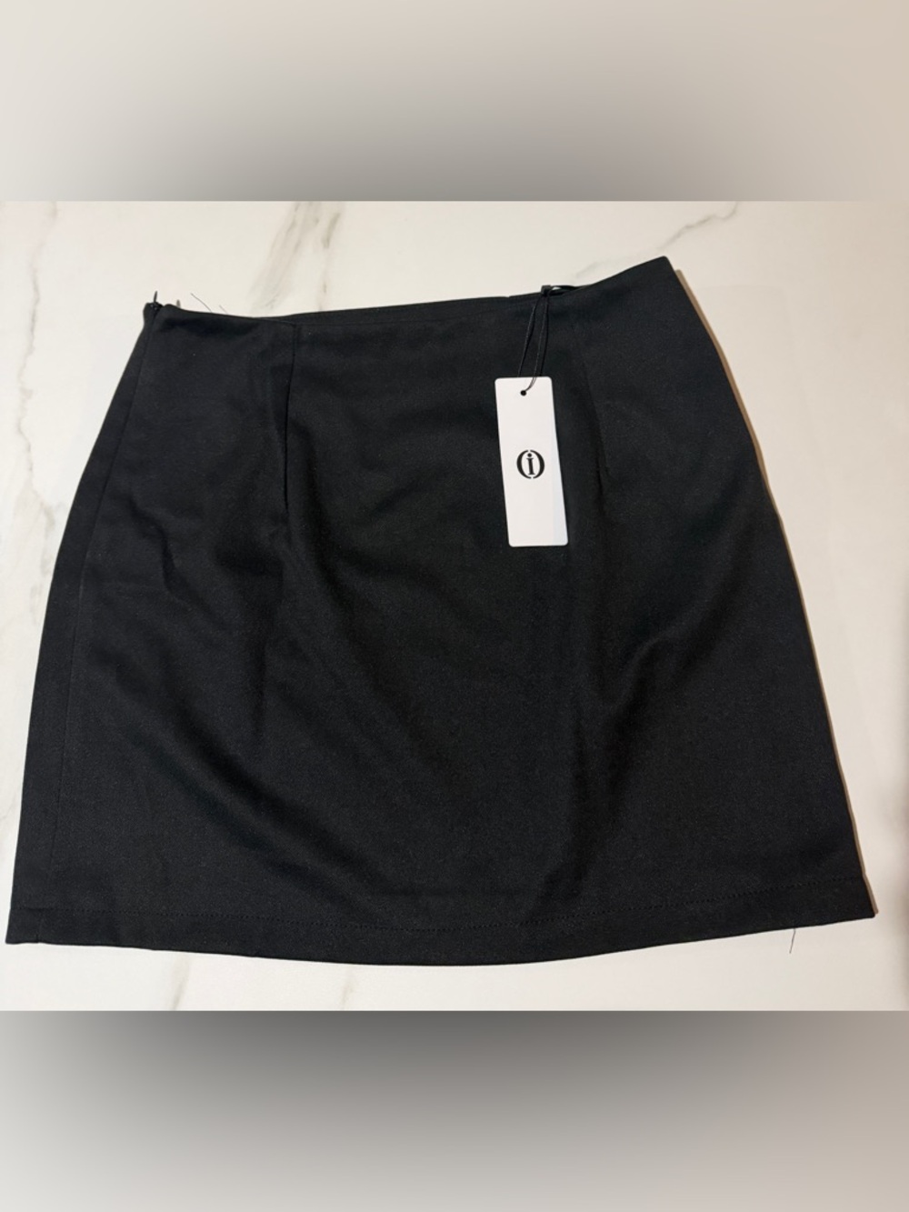 Classic Black Women's Skirt - Sleek Straight Fit M